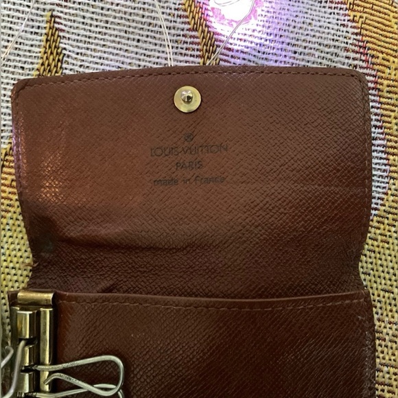 Louis Vuitton Leather Monogram 6 Key Holder- Vintage - Picture 6 of 7